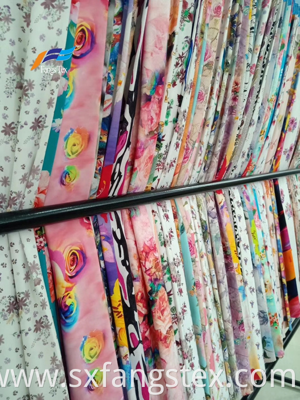 Wholesale 100% Polyester Floral Printed Chiffon Fabric 1